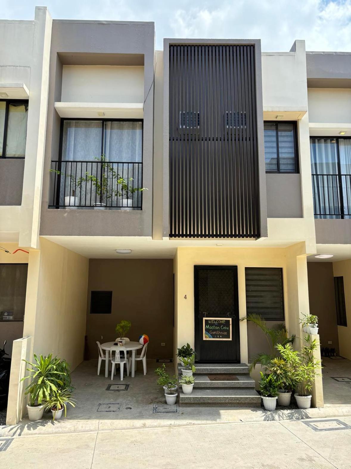 Mactan Cebu Guesthouse - Ideal for Families & Friends, 3km from Mactan Airport view 2