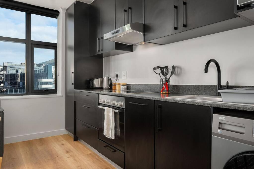 Sleek City Studio at The Tokyo Luxury Apartments view 5