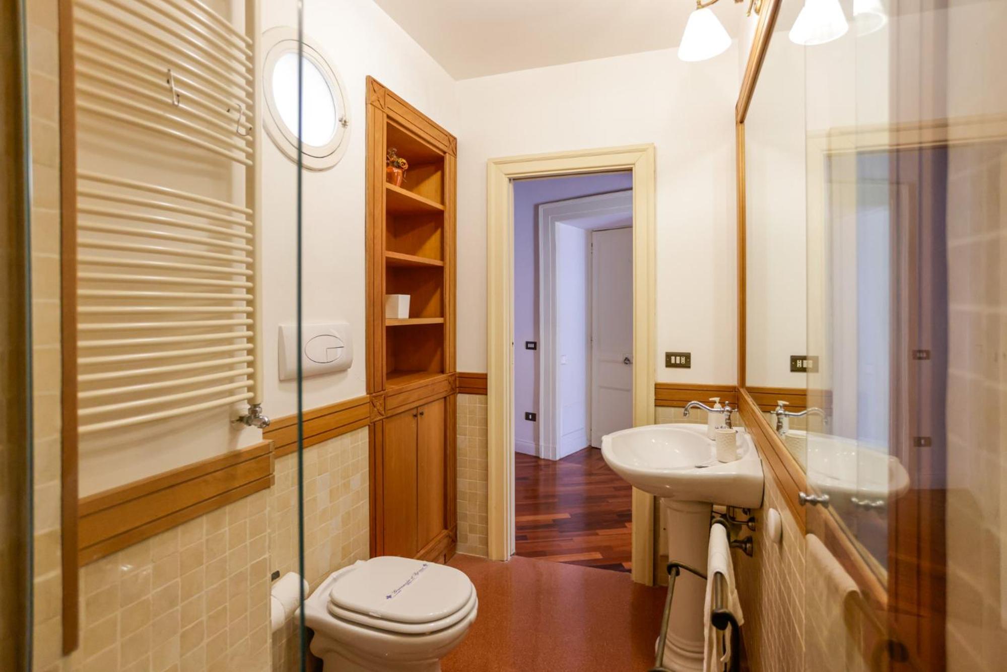 Via Tommaso Caravita 6