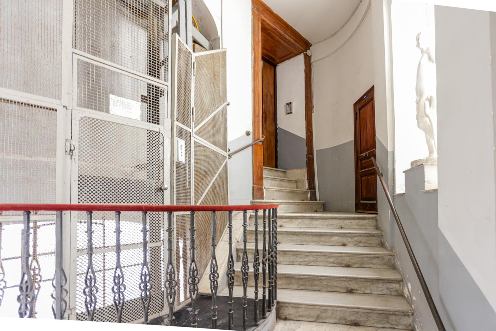 Via Tommaso Caravita 6