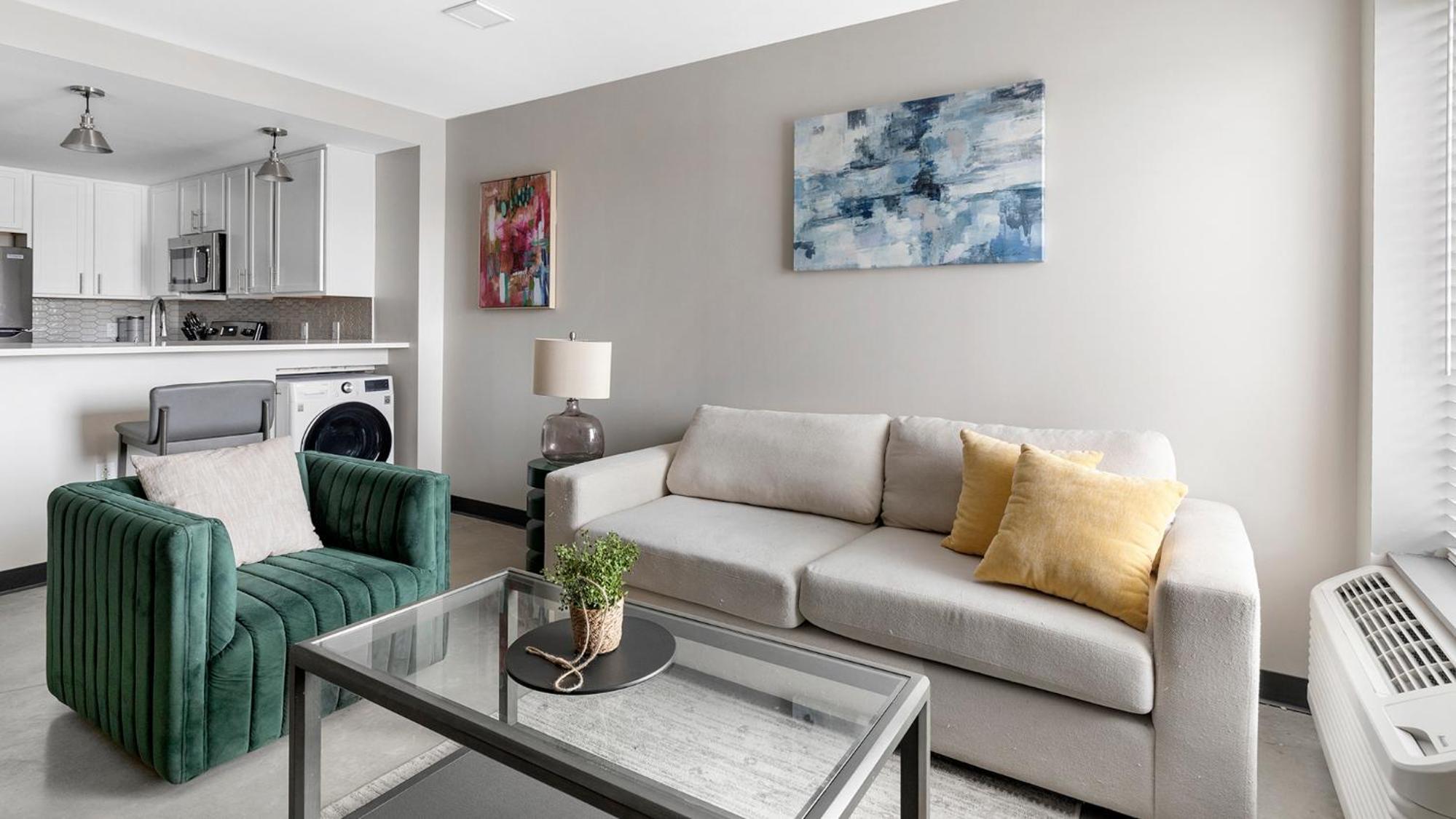 Birmingham Vacations - Tower on Tenth Apartments by Barsala - Property Image 3