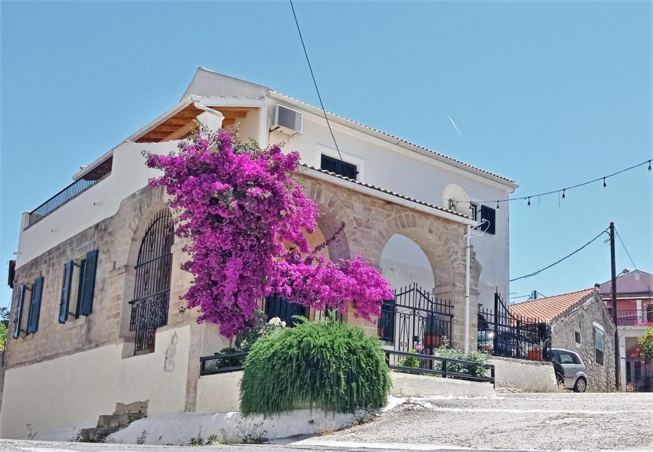The house with the arches view 5