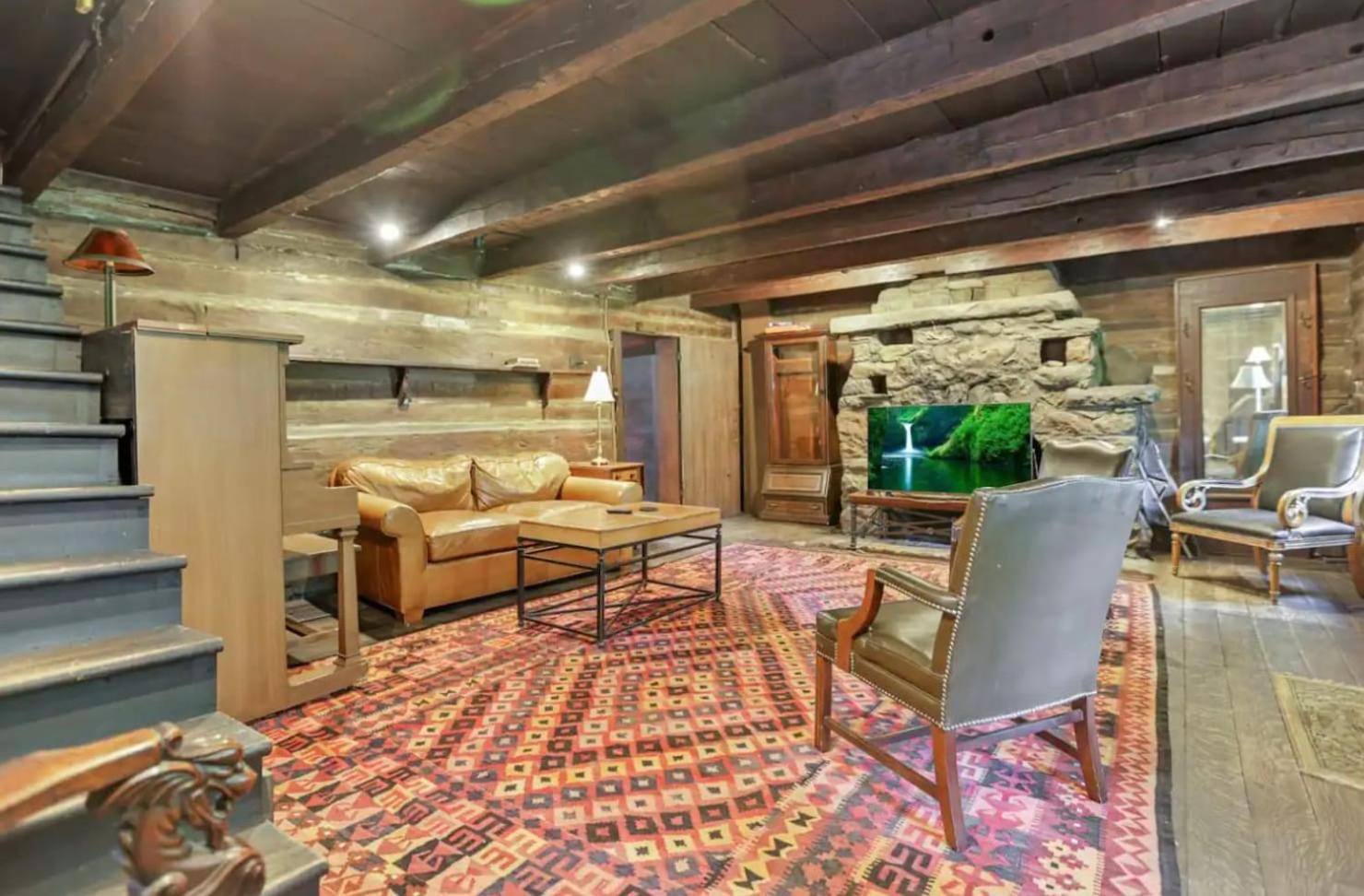 The City Cabin - Unique and Historic view 2