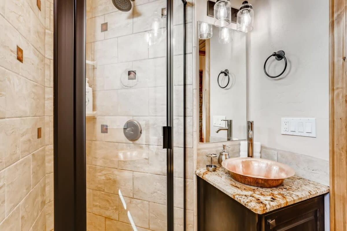 The Lavish Lincoln Luxe Alpine Loft view 2