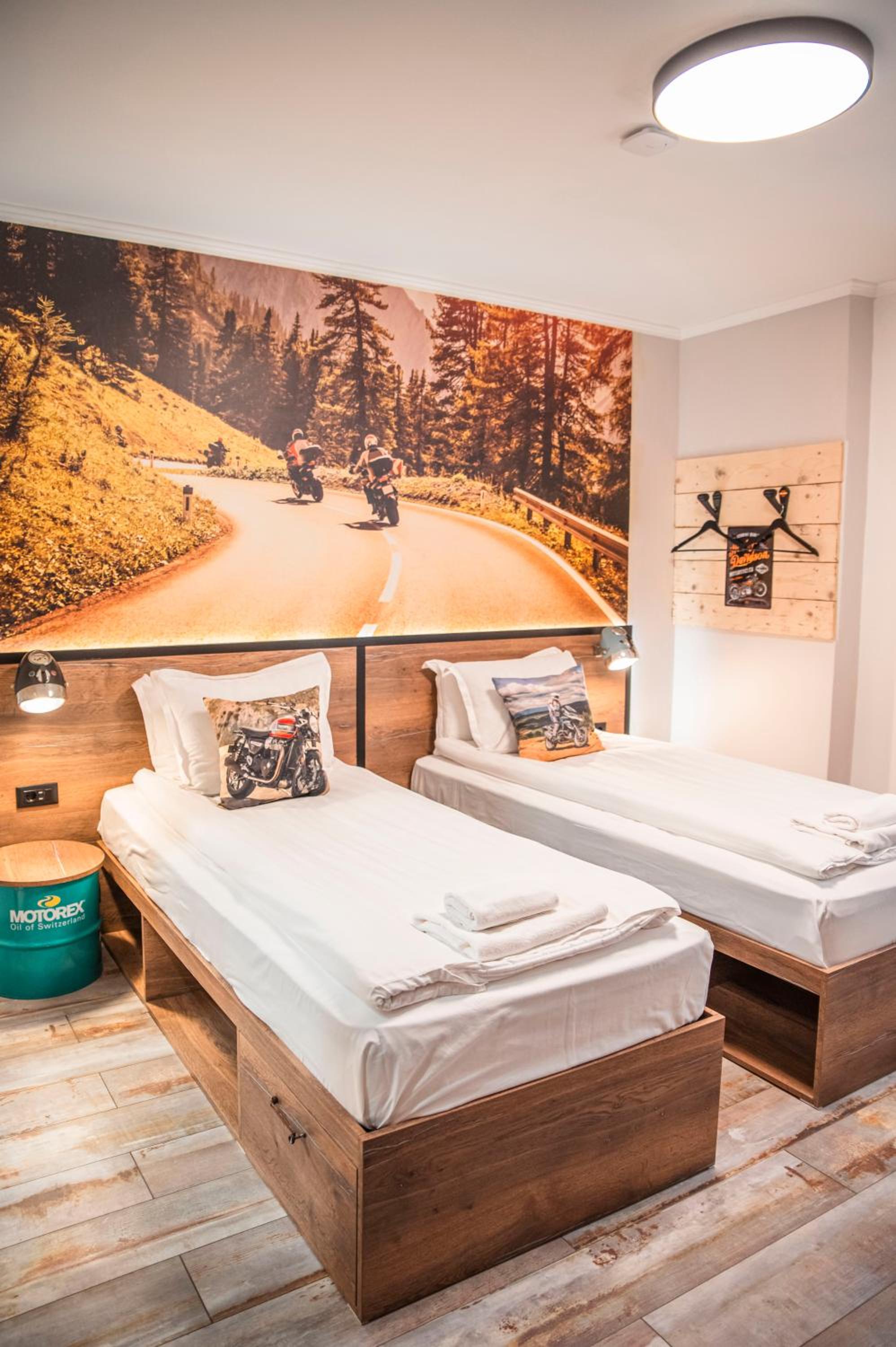 Hotel Three Dolphins Hotel with Rooftop terracе - Image 1