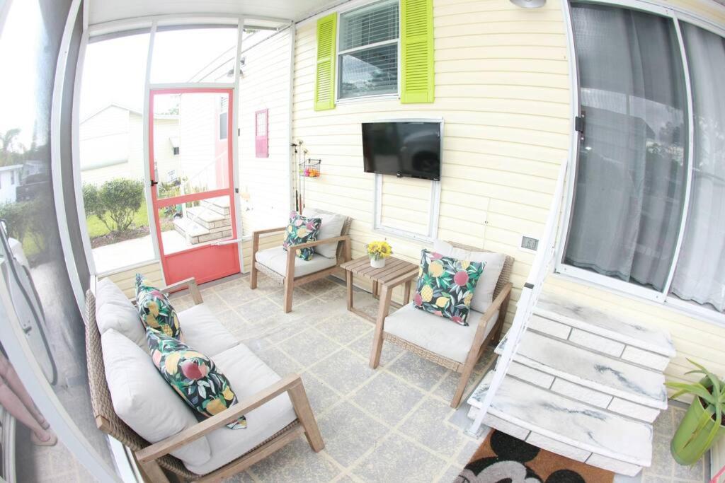 Mickey's Hideaway Cottage - 5 miles from Disney