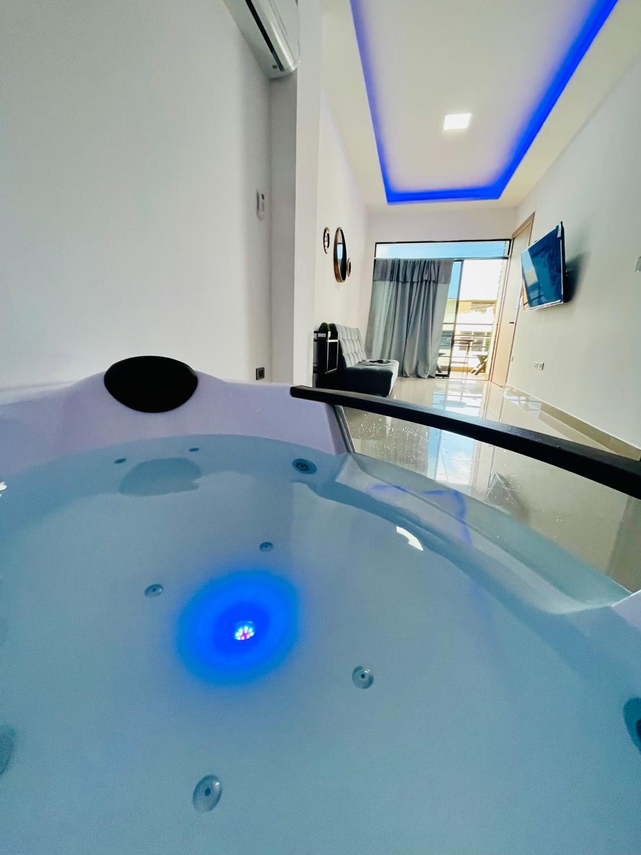 Suite Jacuzzi - Piso 2 - A 10min Consulado Americano view 3