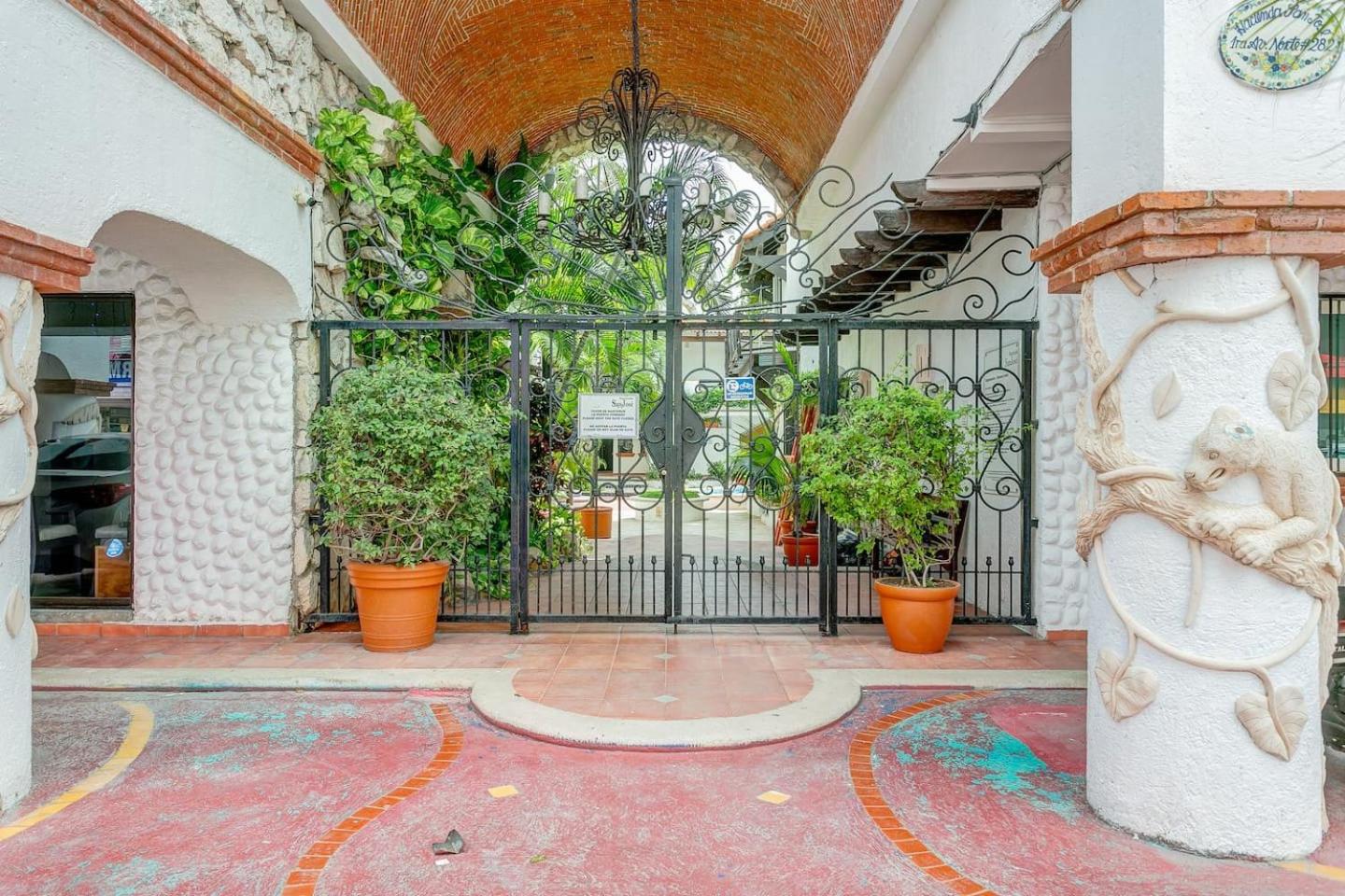 Sweet Studio Downtown with Pool StepsTo Mamitas Beach