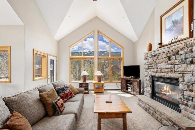 4 Bedroom Condo At Gateway Lodge Near Mountain House Base view 2