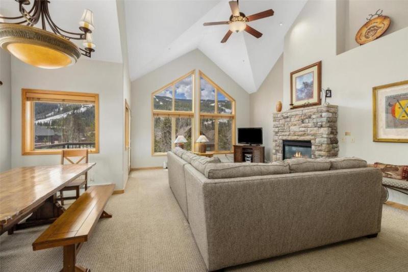 4 Bedroom Condo At Gateway Lodge Near Mountain House Base view 3