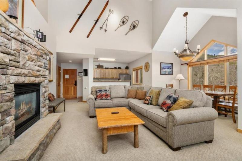 4 Bedroom Condo At Gateway Lodge Near Mountain House Base view 5