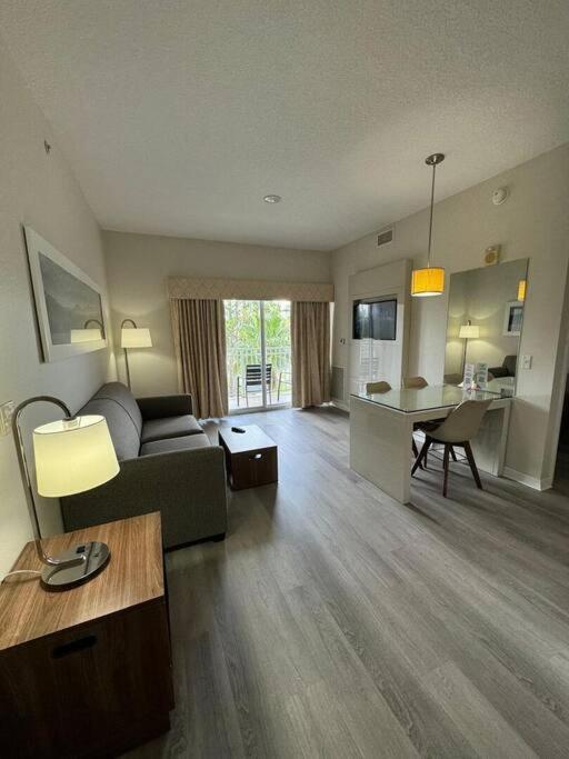 1 Bedroom - Grand Suite 5 min to Universal, I-drive & Outlets