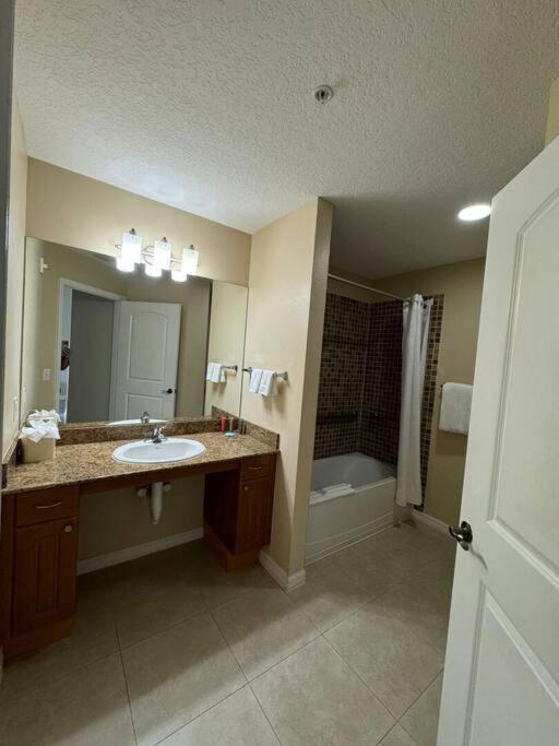 1 Bedroom - Grand Suite 5 min to Universal, I-drive & Outlets
