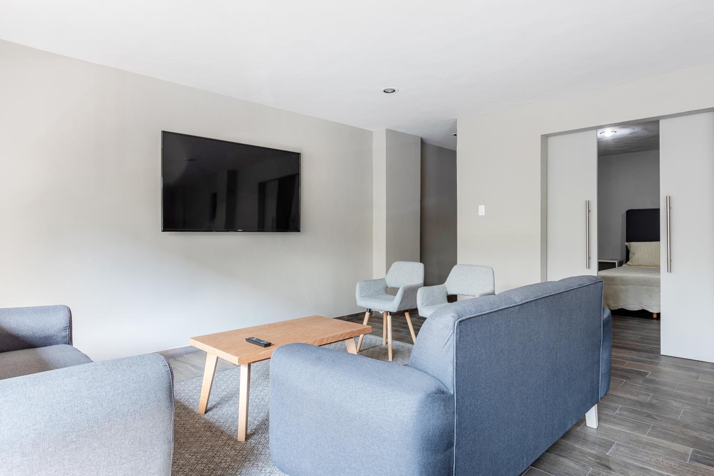 Modern Flat by Parque Lincoln Balcony Pet Friendly photo 3
