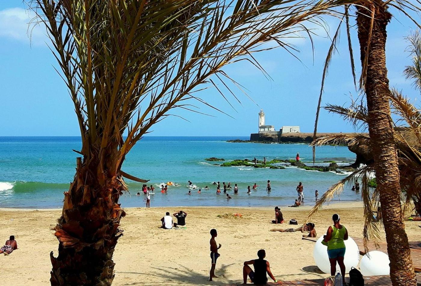 Spacious Apt, Terrace, Walk to Beach, Fast WiFi