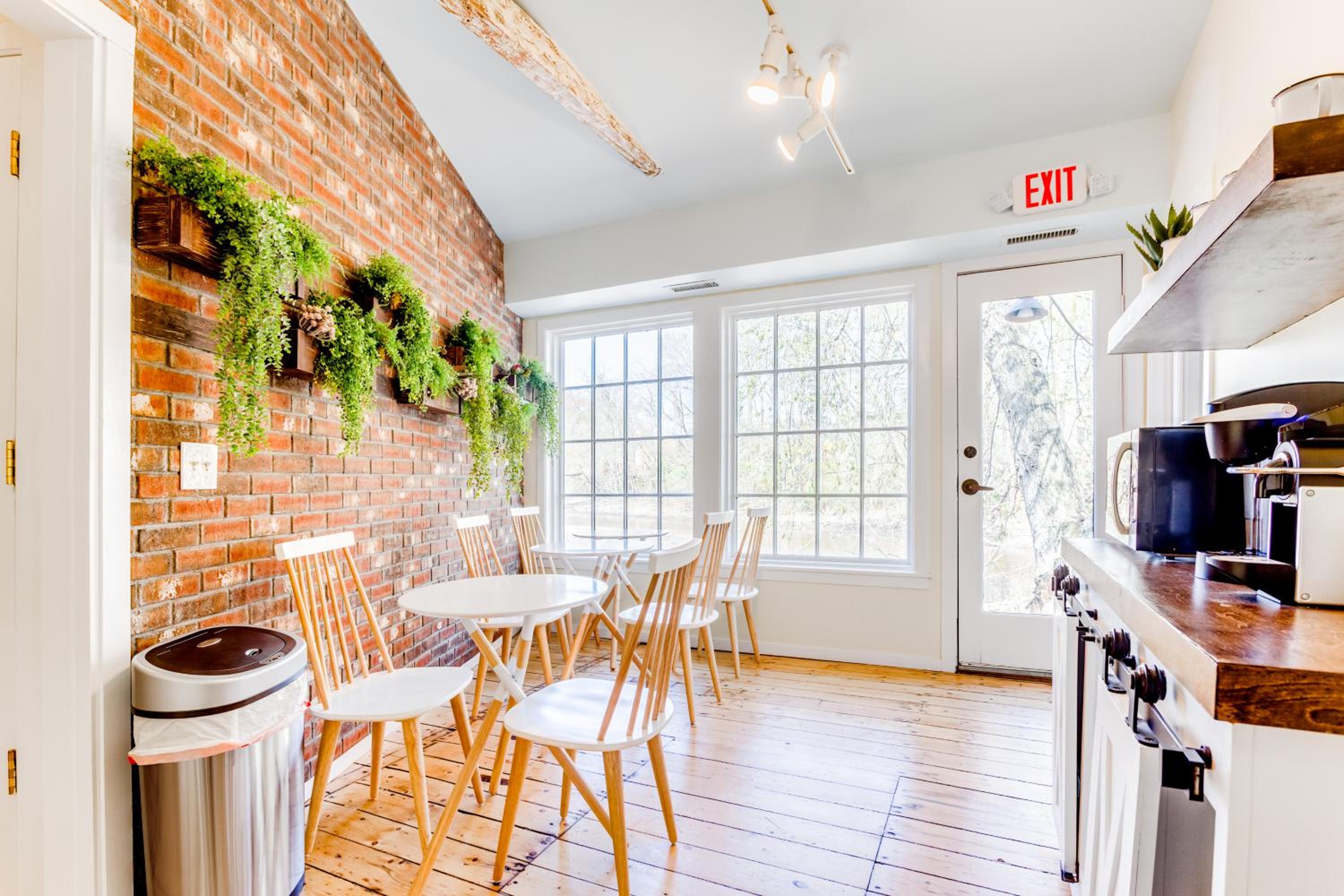 Sunny Westport 2 BR Retreat above Historic Mill - Property Image 7