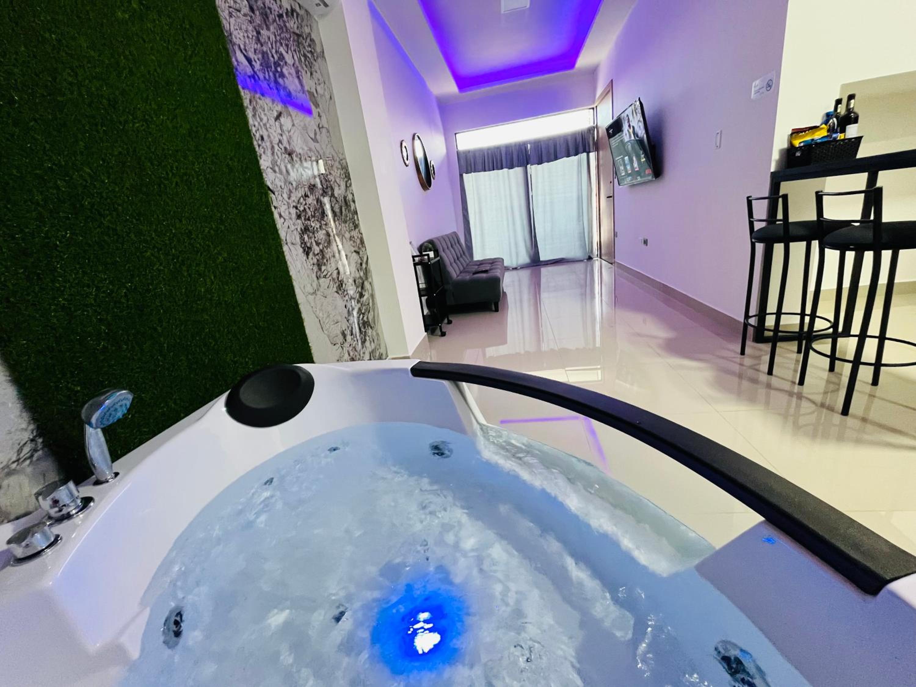 Hermosa Suite & Jacuzzi & Balcón - Piso 1 - 10min del Consulado Americano