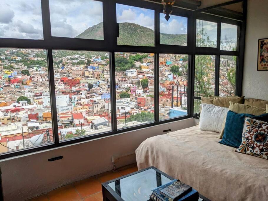 Spacious Studio Boasting Breathtaking Views view 3