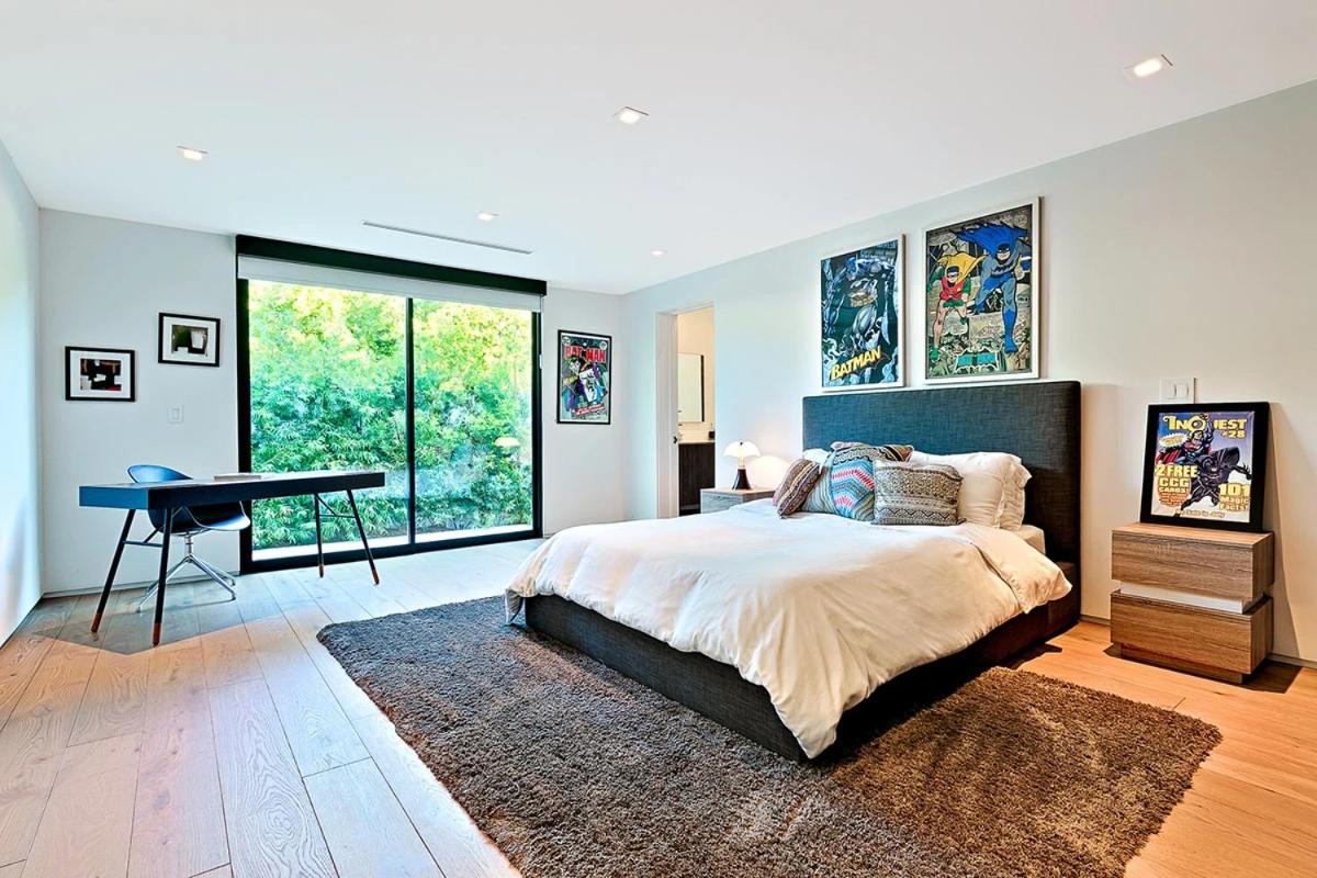 Impeccable Modern Mansion in Beverly Hills Flats