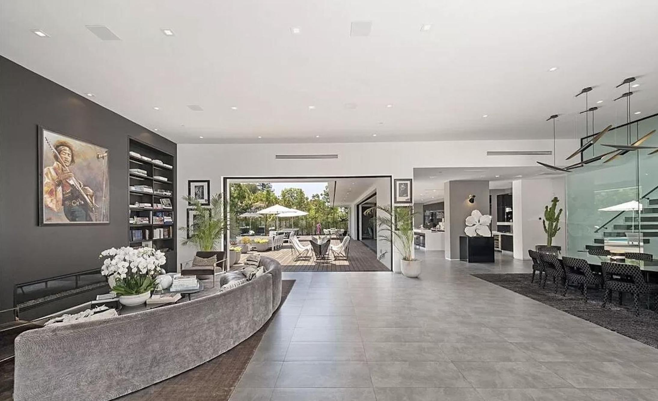 Impeccable Modern Mansion in Beverly Hills Flats