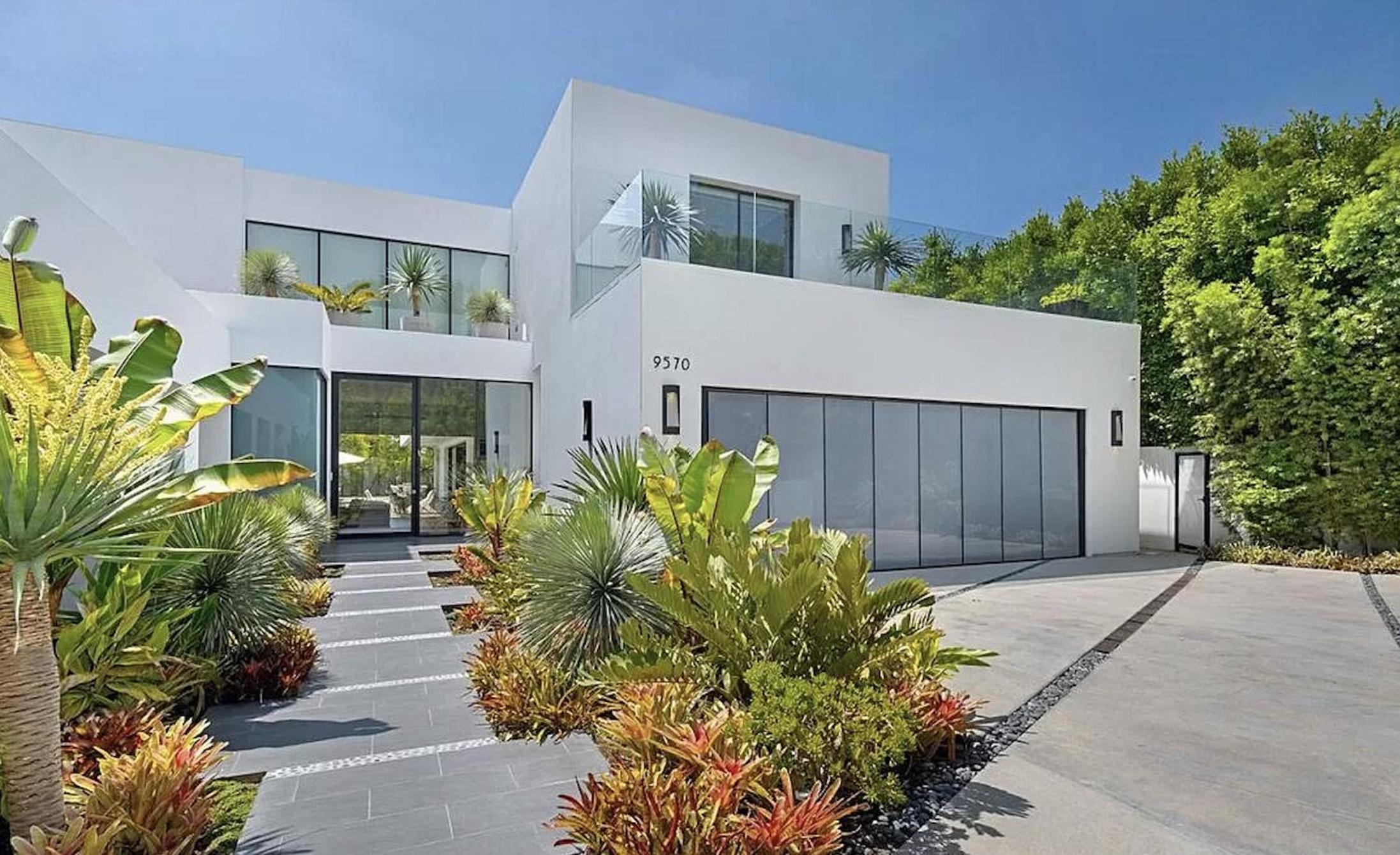 Impeccable Modern Mansion in Beverly Hills Flats