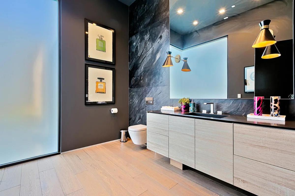 Impeccable Modern Mansion in Beverly Hills Flats