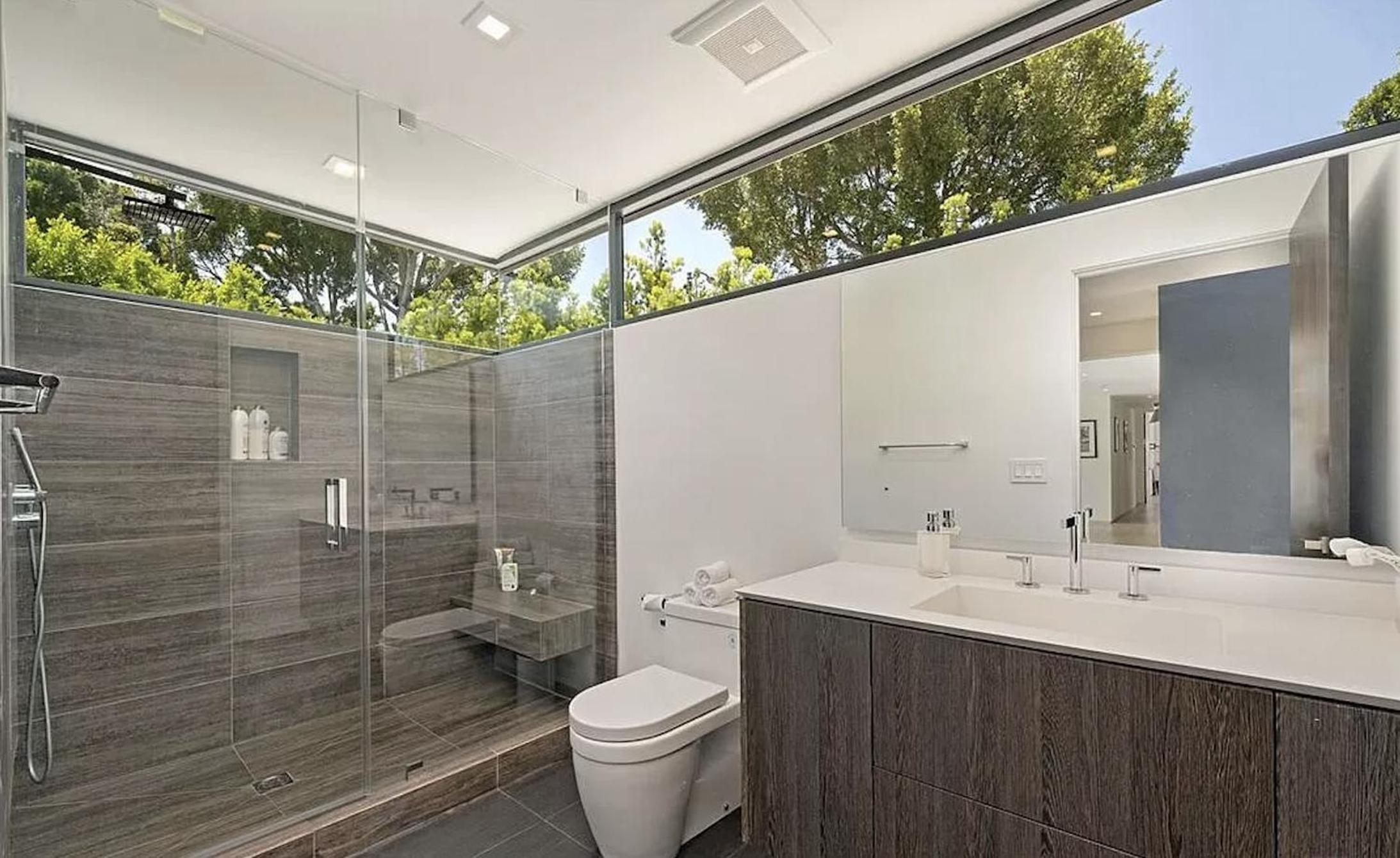 Impeccable Modern Mansion in Beverly Hills Flats