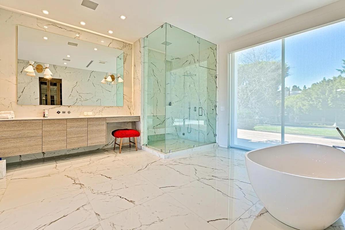 Impeccable Modern Mansion in Beverly Hills Flats