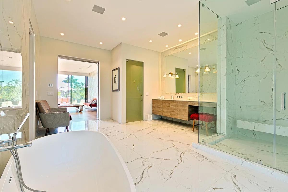 Impeccable Modern Mansion in Beverly Hills Flats