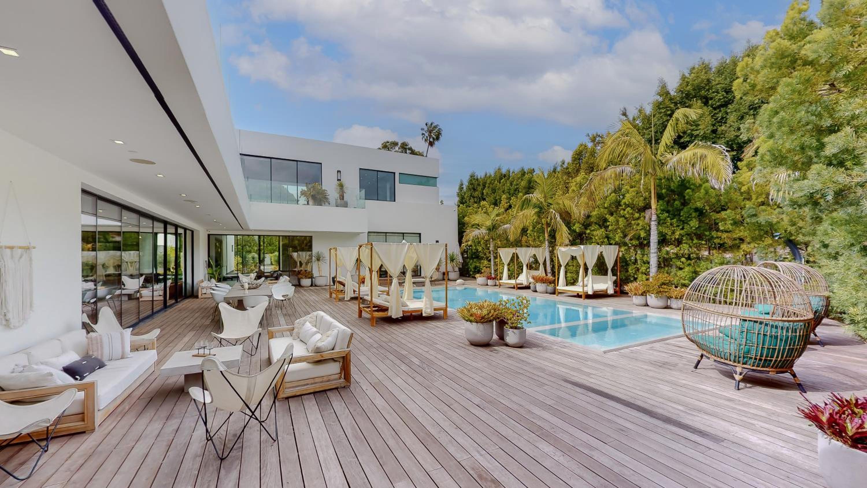 Impeccable Modern Mansion in Beverly Hills Flats