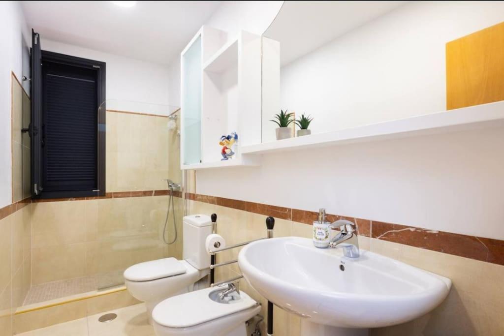casa piscina privada y terraza