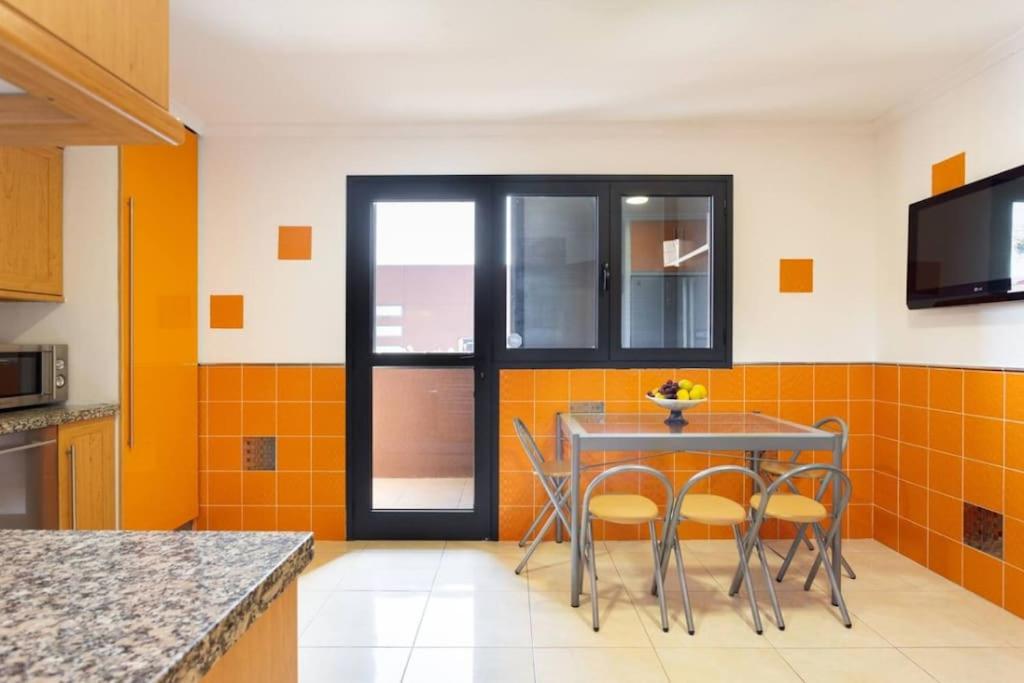 casa piscina privada y terraza