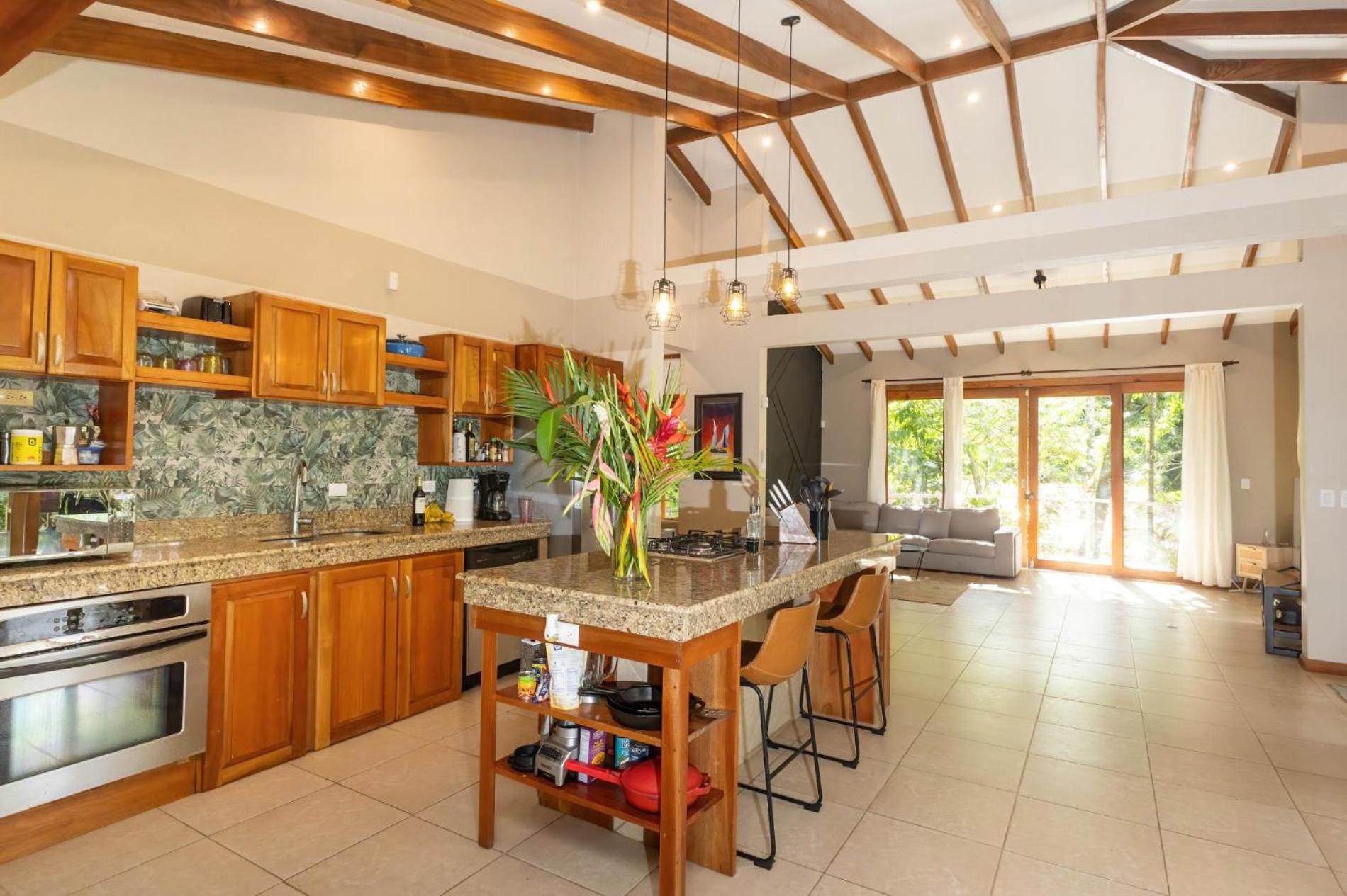 Tropical Casa Ventanas with private pool in MA