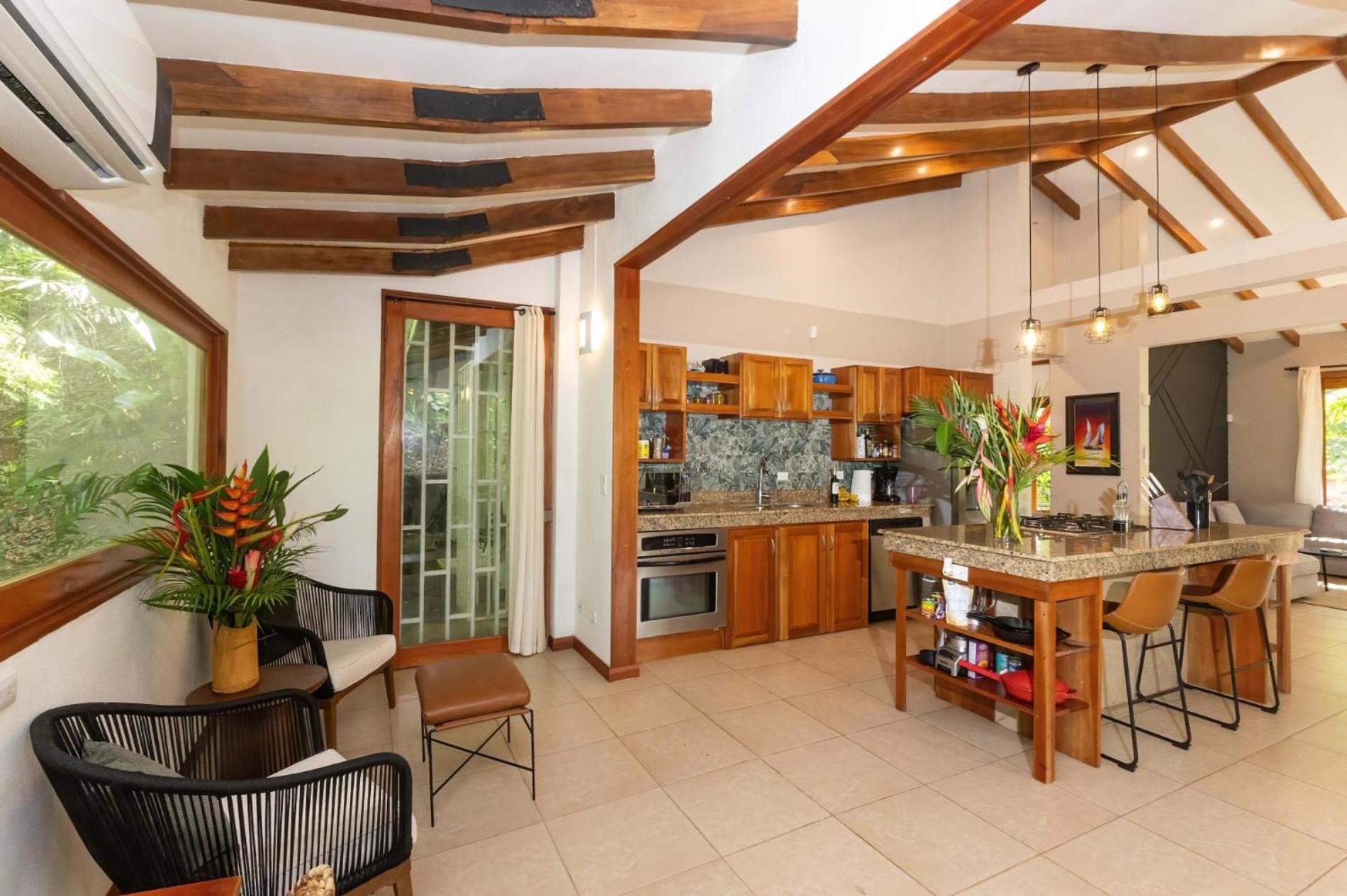 Tropical Casa Ventanas with private pool in MA