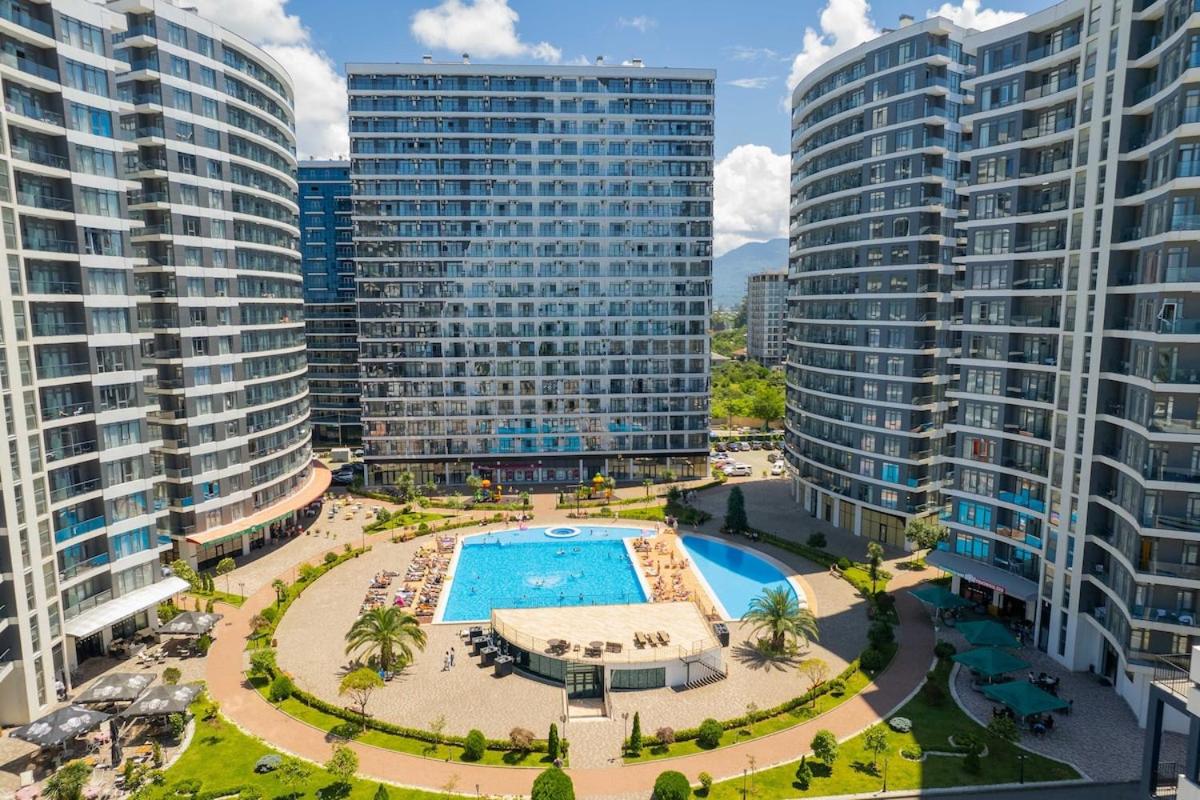 ROION Batumi Luxury 1BR Pool Oasis E1811 view 4