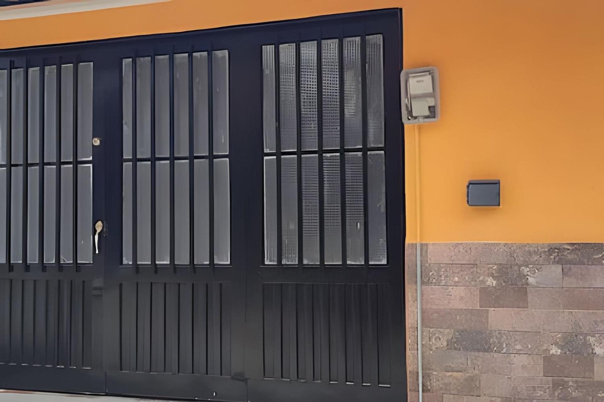 GURUS FR | Casa Familiar con Parqueadero