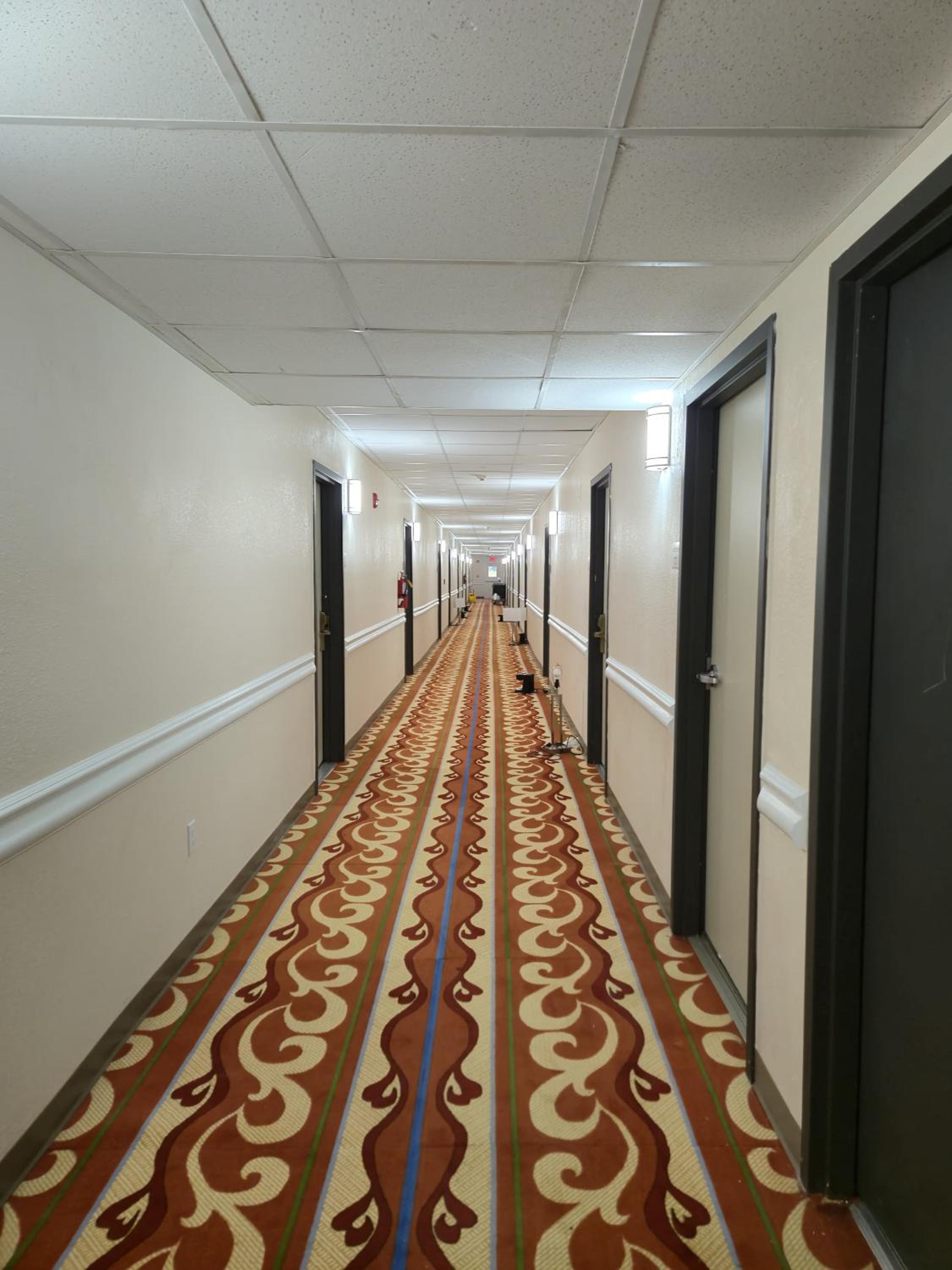 Royal Inn & Suites view 4