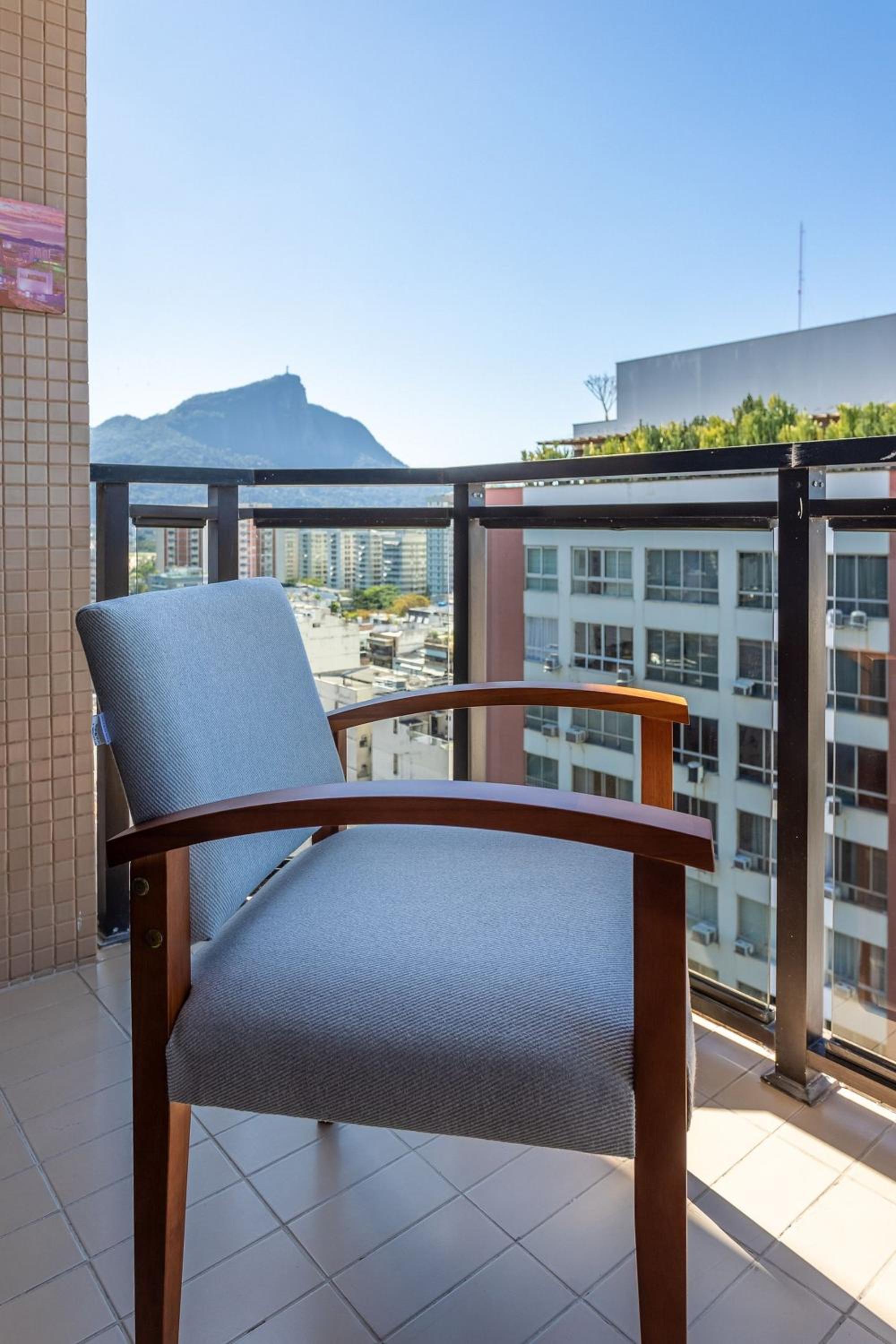 (1402) 2 Suites, Sea and Christ View
