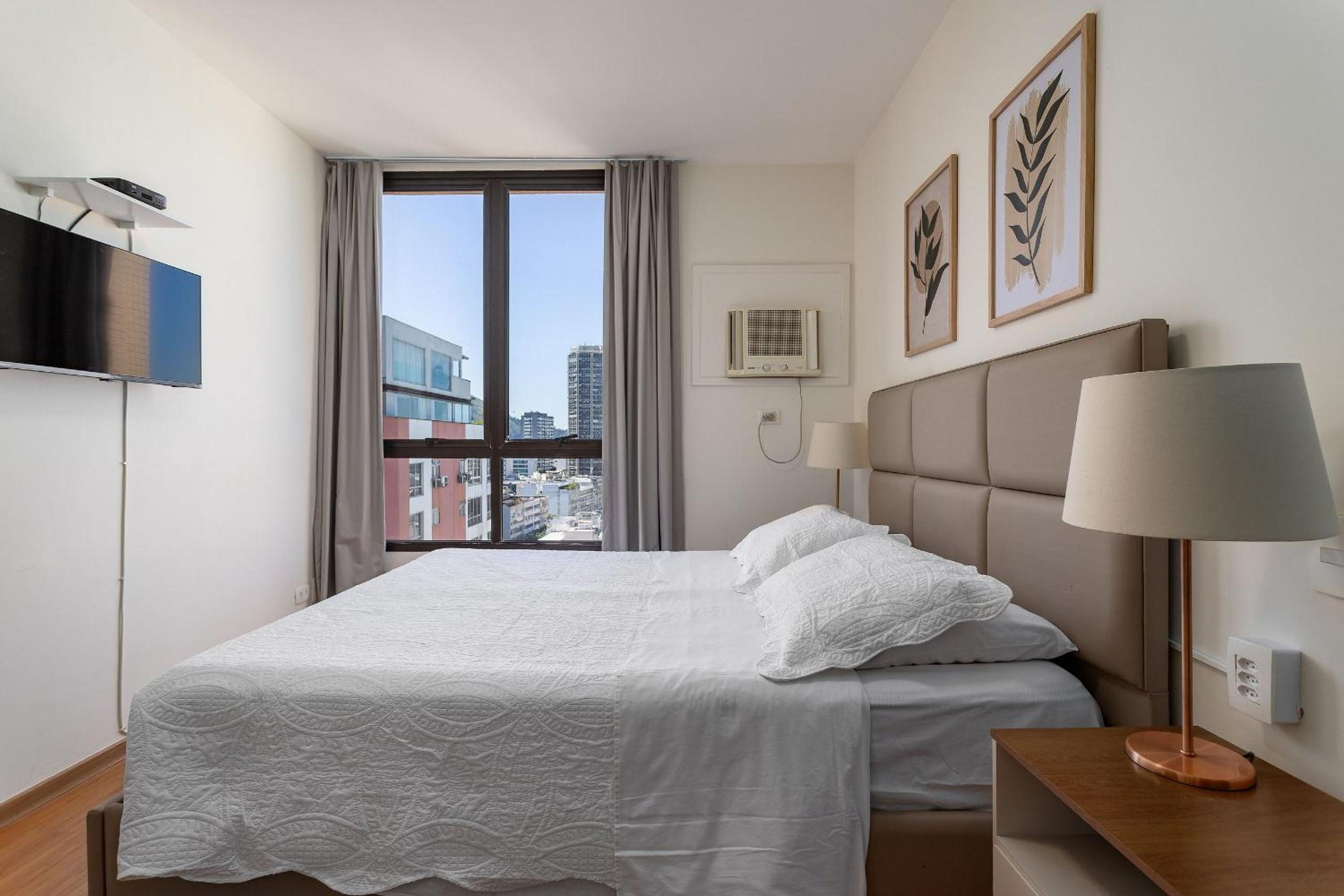 (1402) 2 Suites, Sea and Christ View