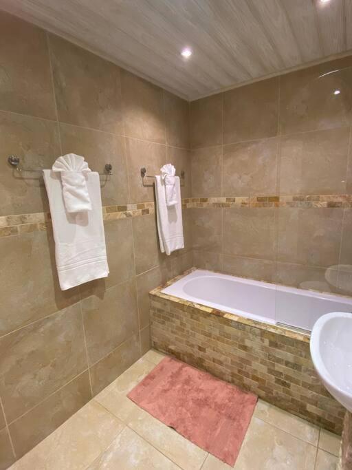 Lantana 43 St James