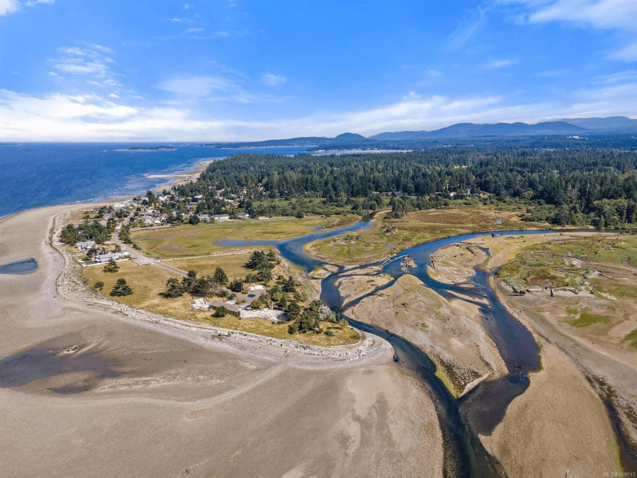 Parksville Vacations - A Seaside Summer Paradise - Property Image 2