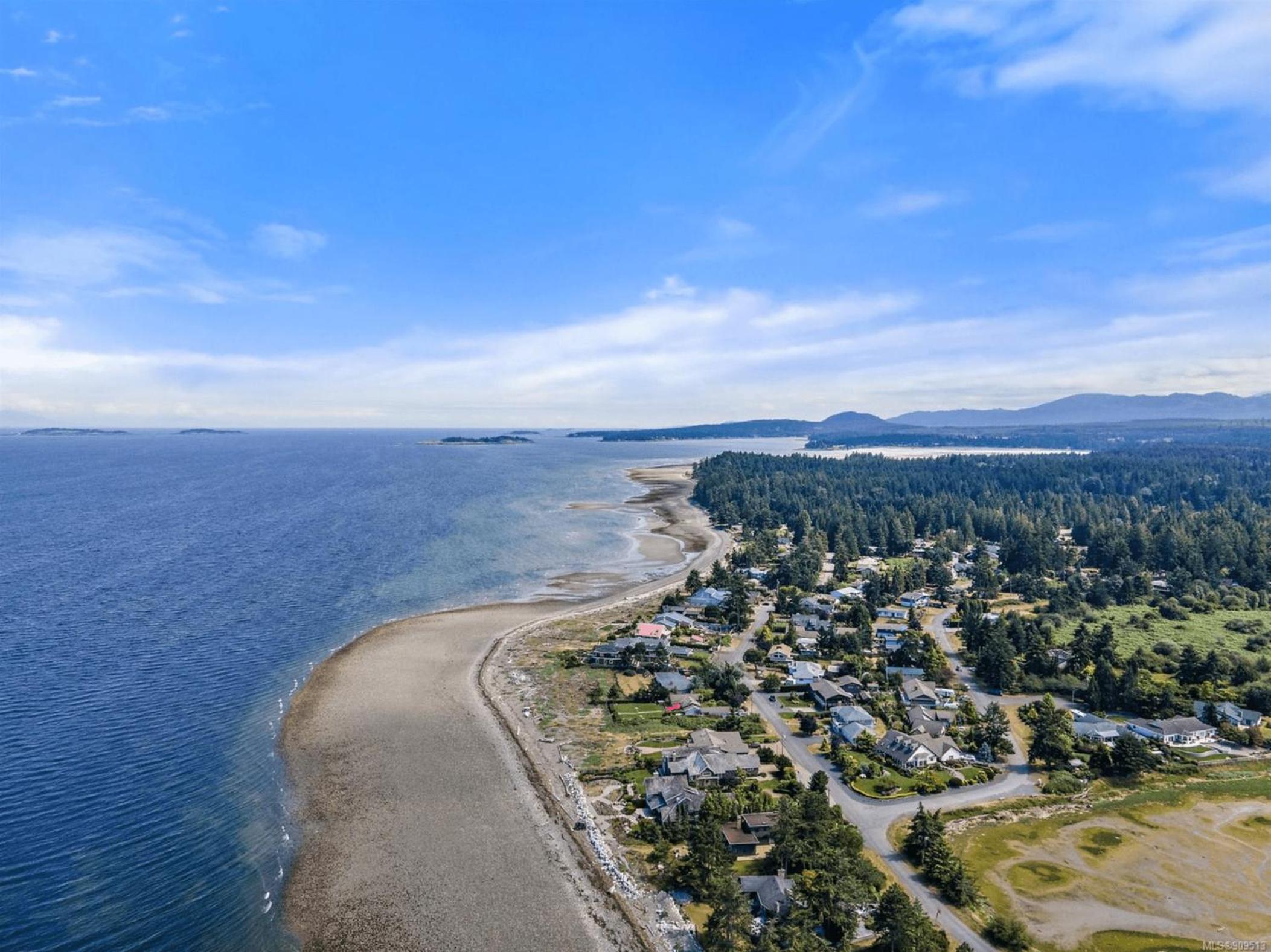 Parksville Vacations - A Seaside Summer Paradise - Property Image 3