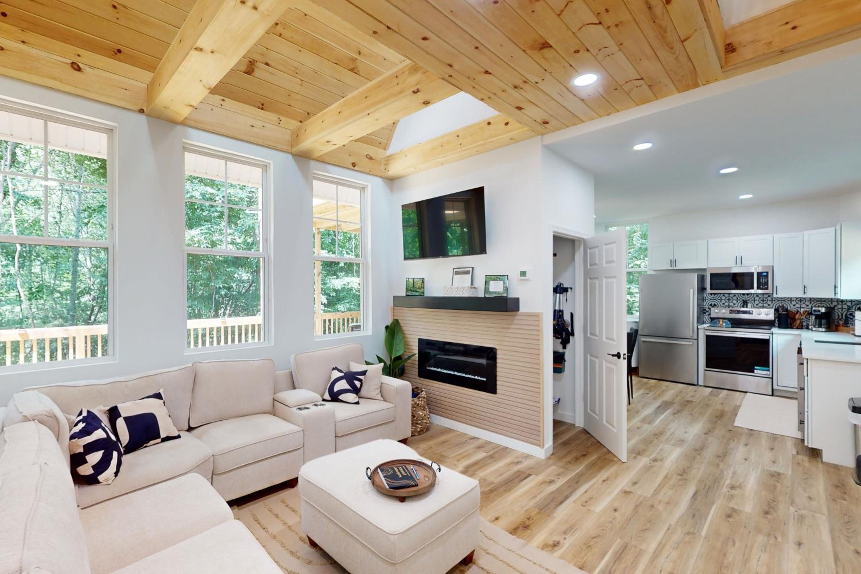 Forest Views and Grill! Lynchburg Treehouse Retreat