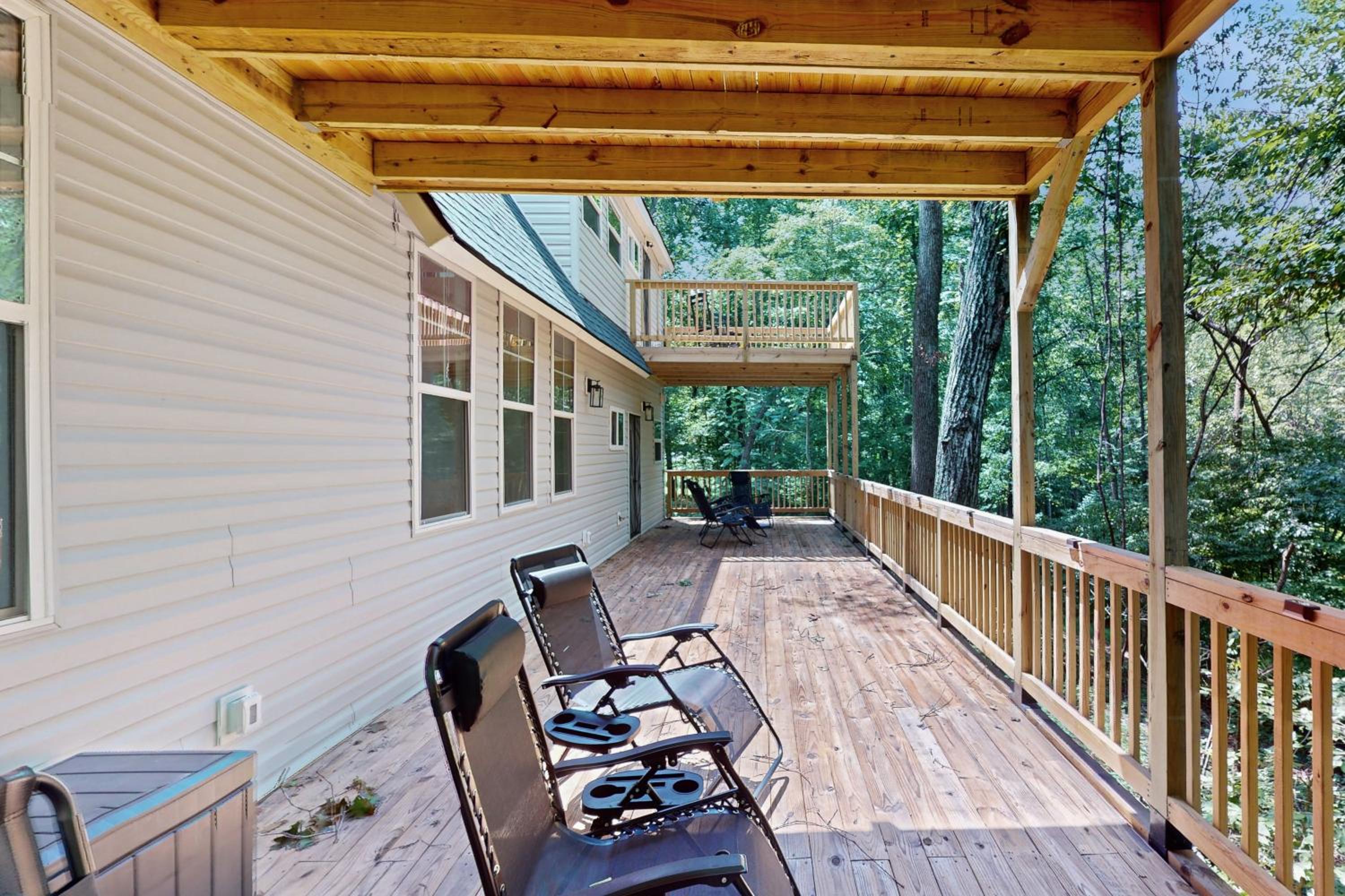 Forest Views and Grill! Lynchburg Treehouse Retreat