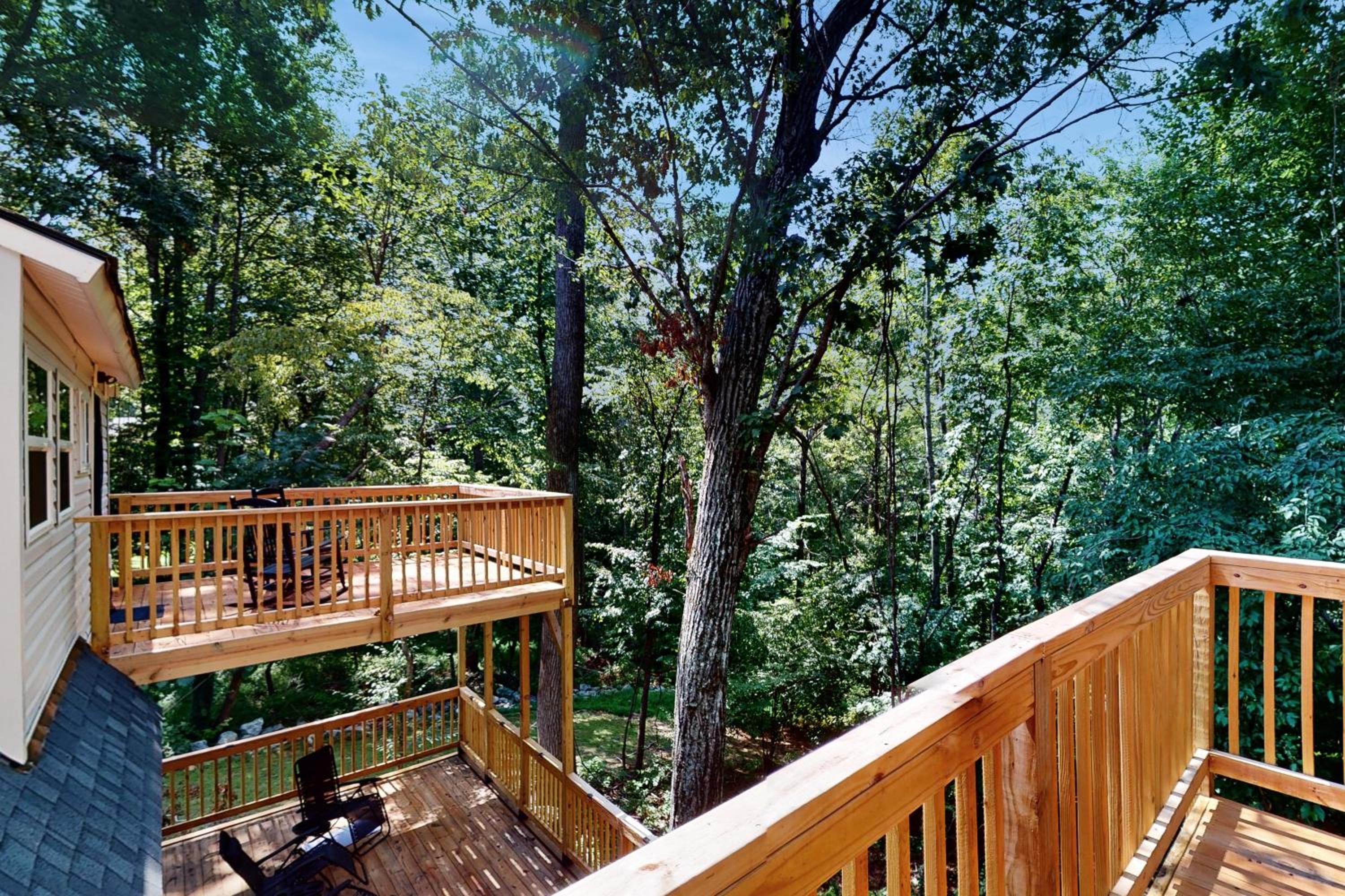 Forest Views and Grill! Lynchburg Treehouse Retreat