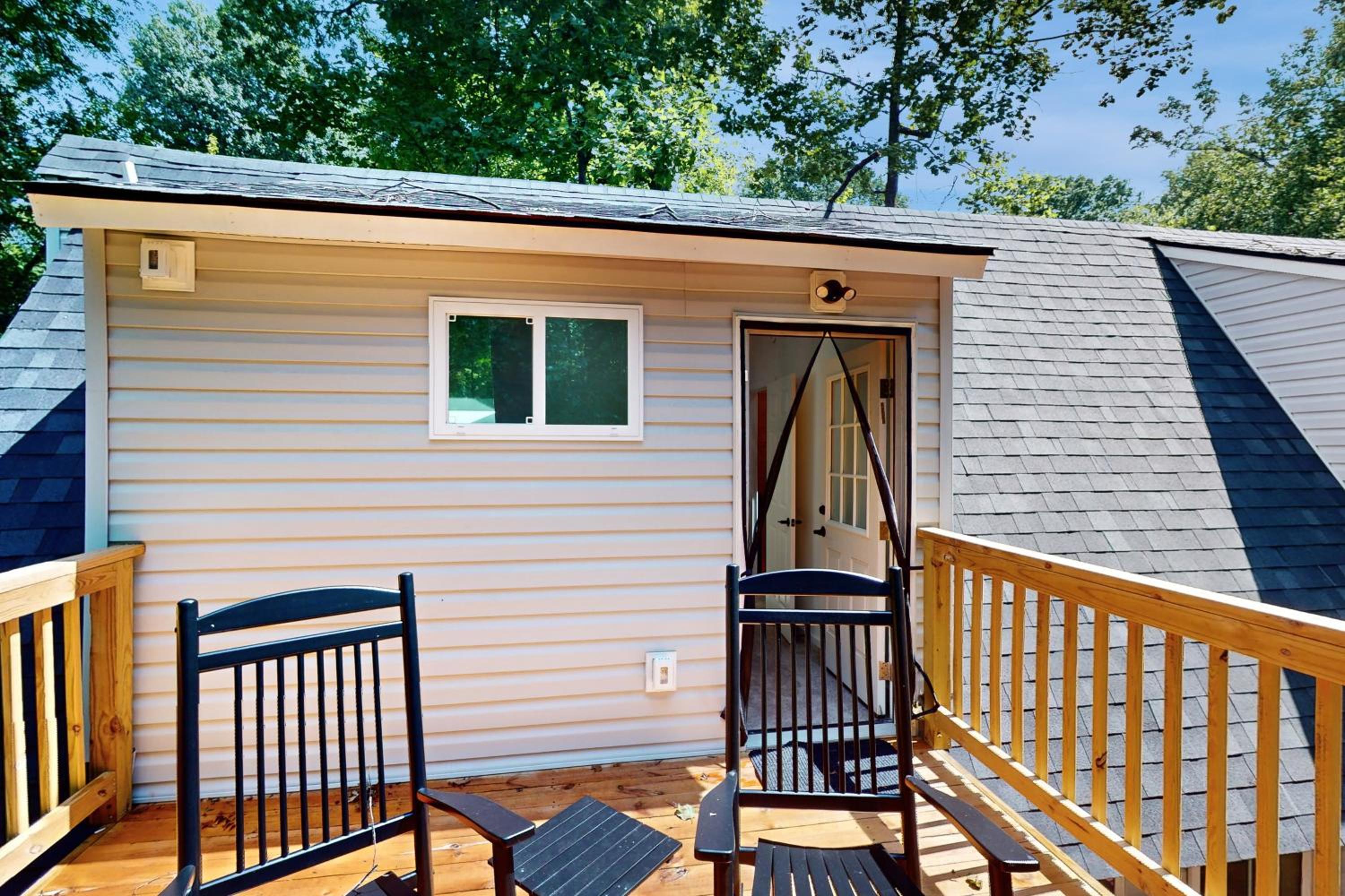 Forest Views and Grill! Lynchburg Treehouse Retreat