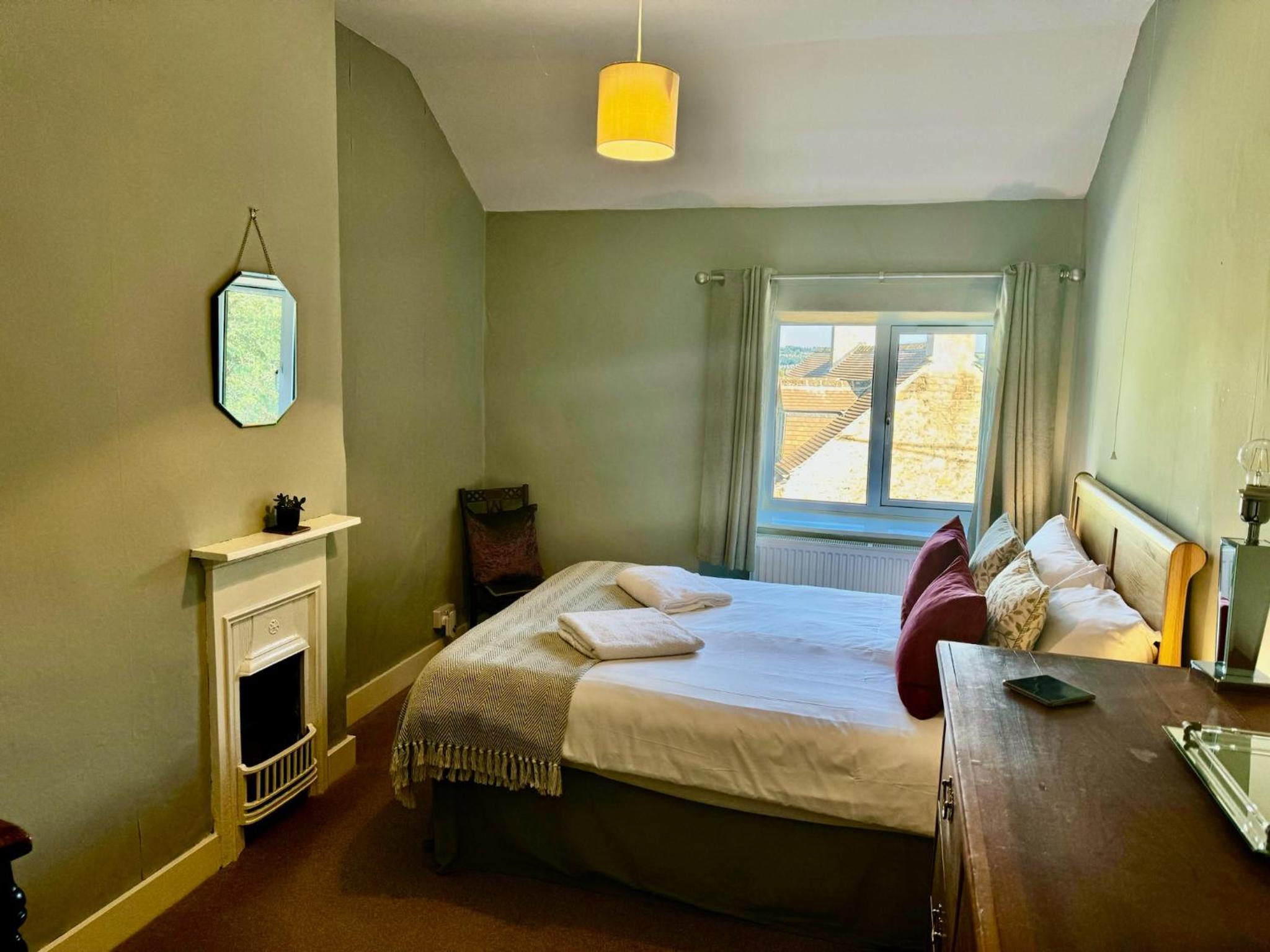 Stroud Vacations - Springbank Cottage by MaisonPro - Property Image 6