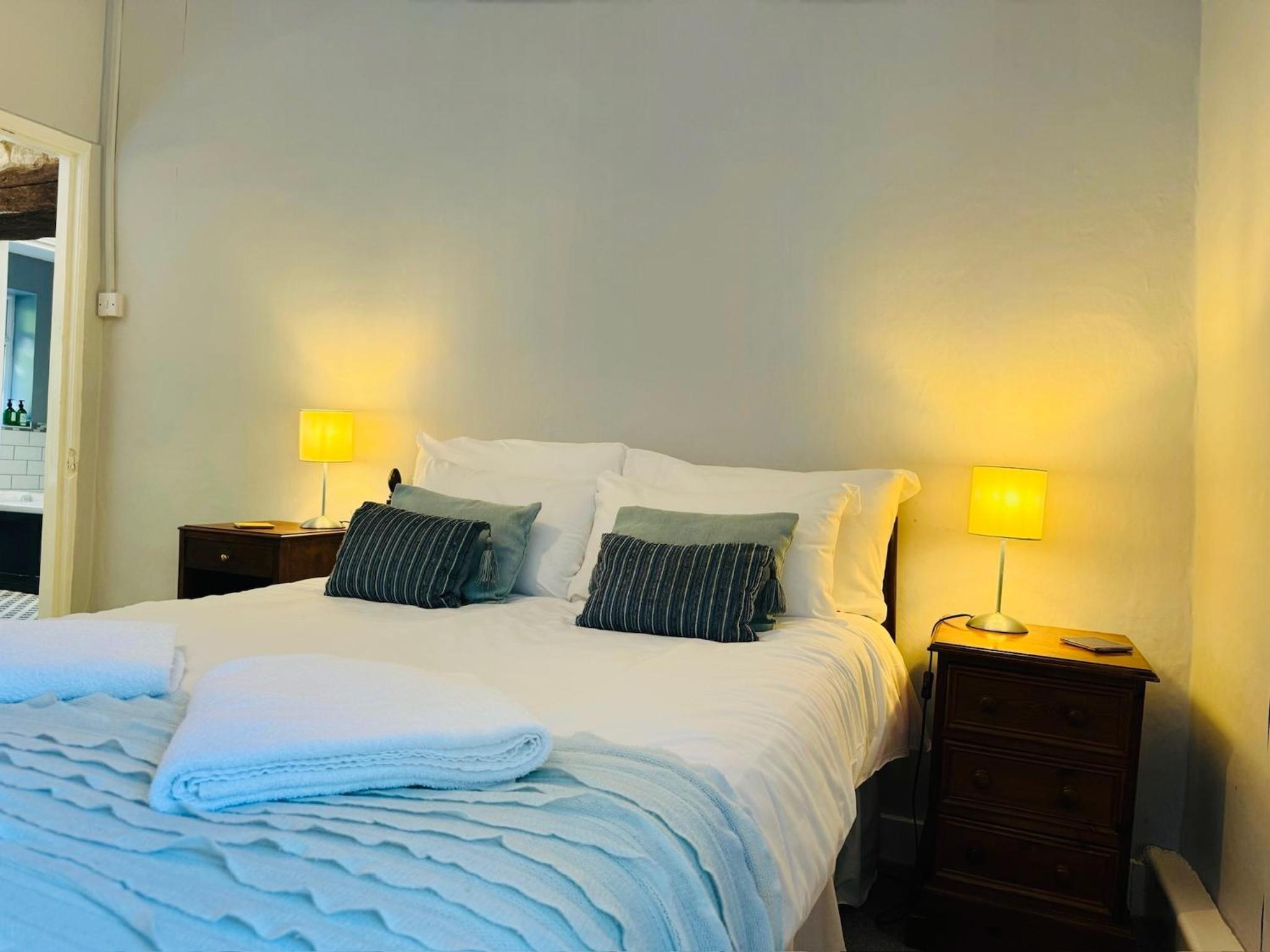 Stroud Vacations - Springbank Cottage by MaisonPro - Property Image 12