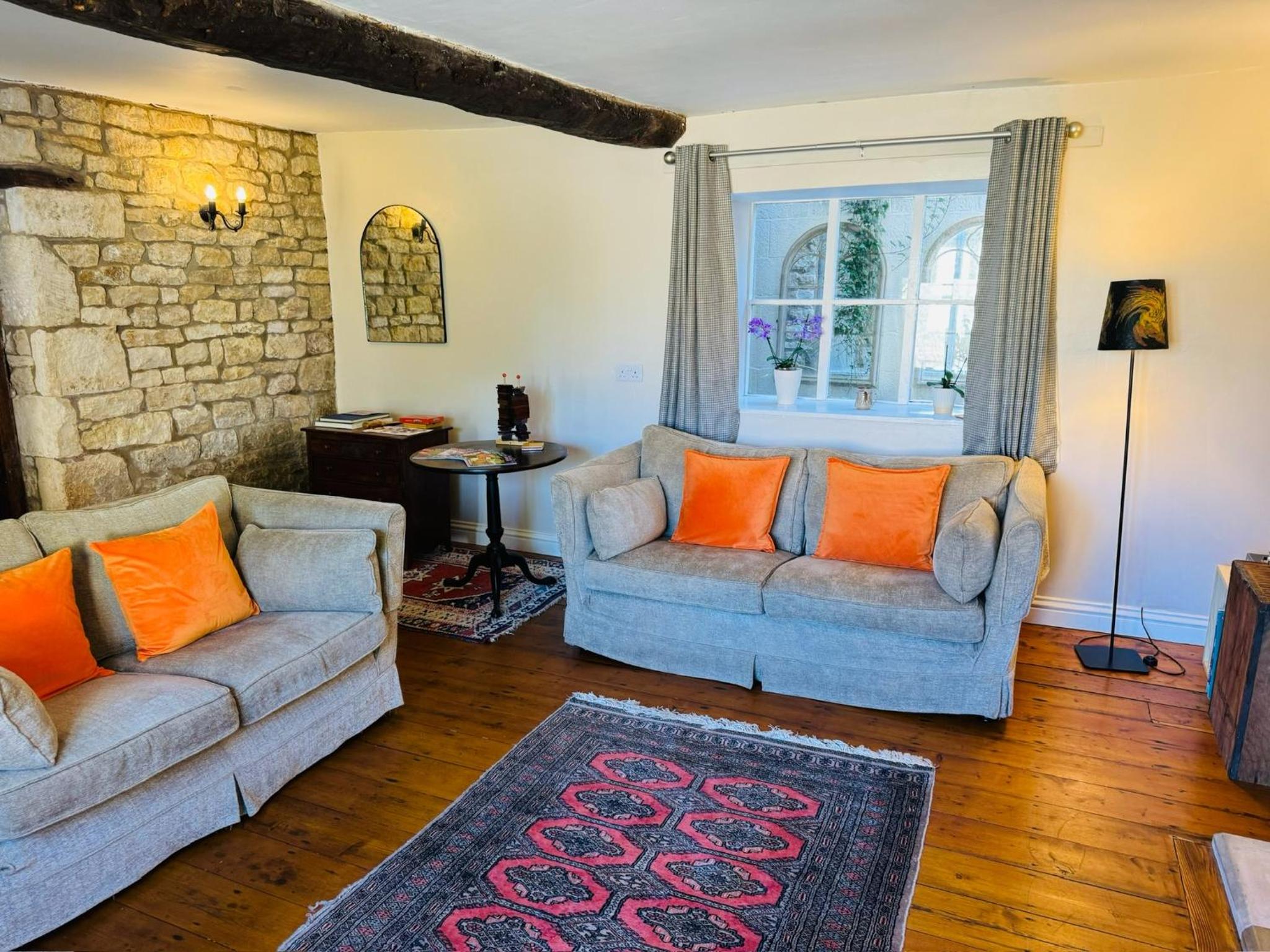 Stroud Vacations - Springbank Cottage by MaisonPro - Property Image 3