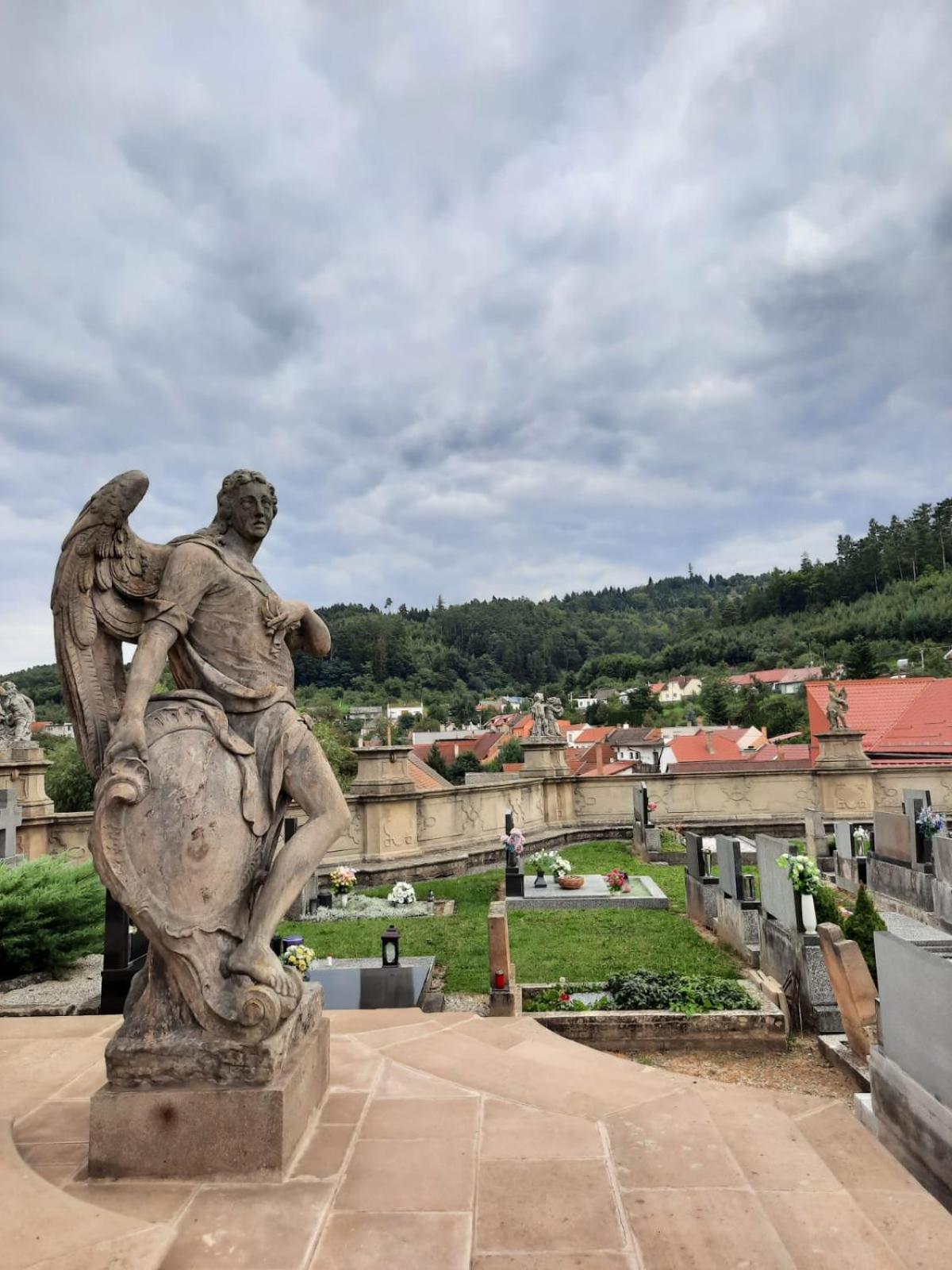 Chatička Hanička u lesa
